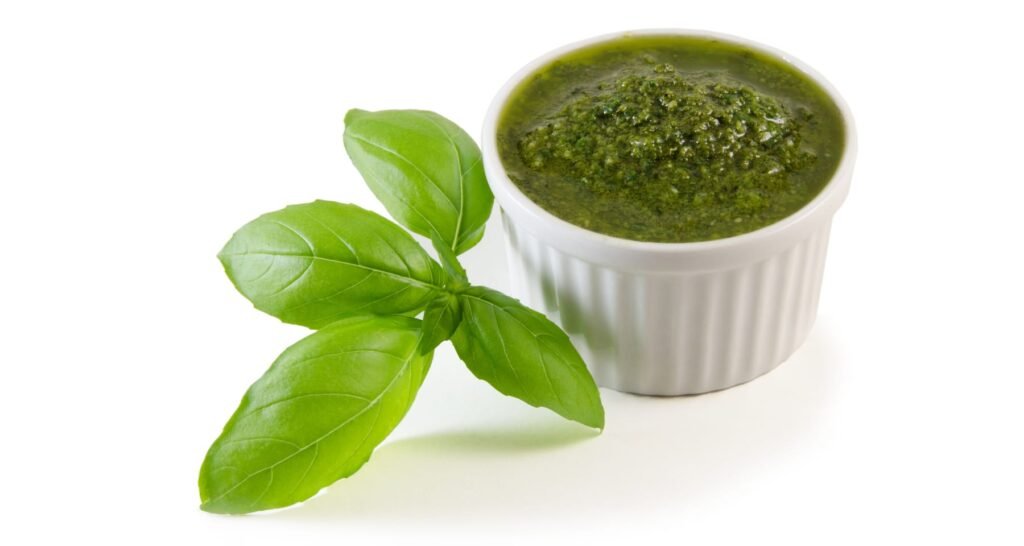 La tradizione del basilico di Prà: viaggio nel cuore verde della Liguria La tradizione del basilico di Prà: viaggio nel cuore verde della Liguria