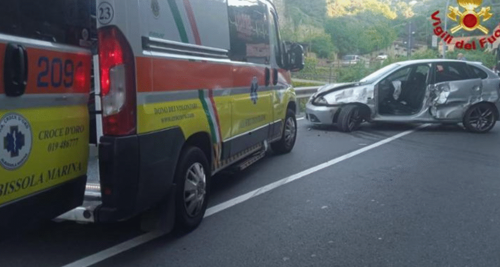 Savona: caccia all'Auto pirata dopo l'incidente su via Nazionale Piemonte